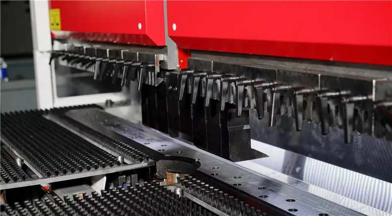 Primapress CNC Hydraulic Press Brake for Precision Metal Bending - Image 2